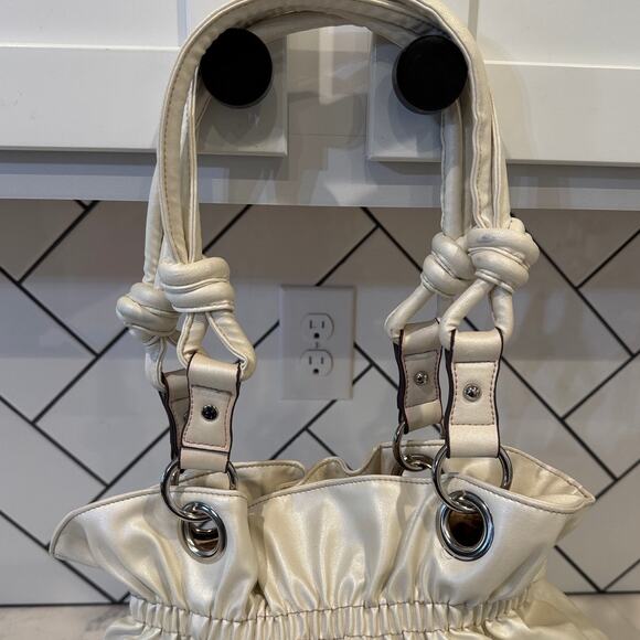 Vintage XOXO Y2K faux leather shoulder hobo bag knotted handles shimmery white - Picture 9 of 16